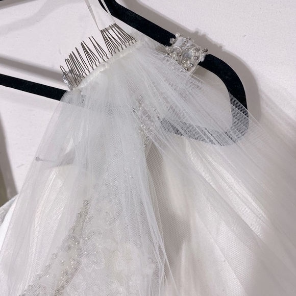 Allure Bridals White Wedding Dress With Veil 10 - Picture 13 of 16